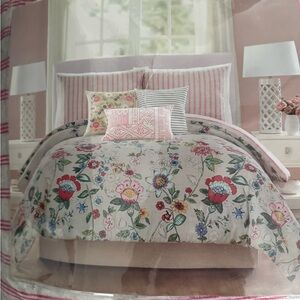 Floral Bedding Set with Striped Accents